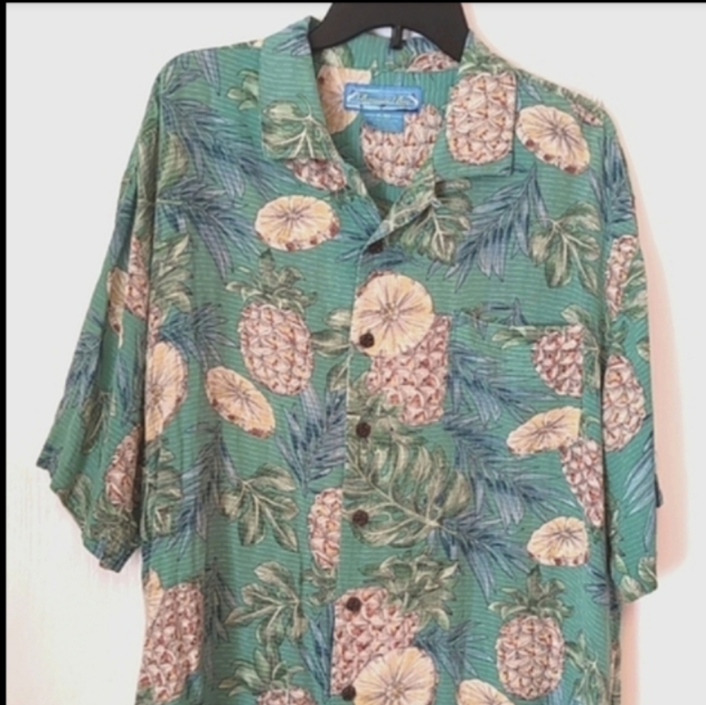 Bermuda Bay 100% Silk Tropical Pineapple Camp Shirt. Size XL. Hawaiian